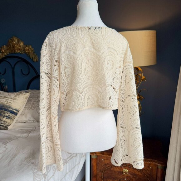 Boho Woven Paisley Lace Bell Sleeve Cropped Shirt - Picture 6 of 9
